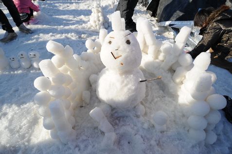 雪遊び