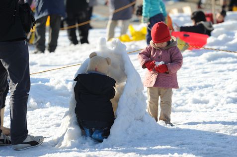 雪遊び