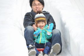 雪のすべり台