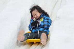 雪のすべり台